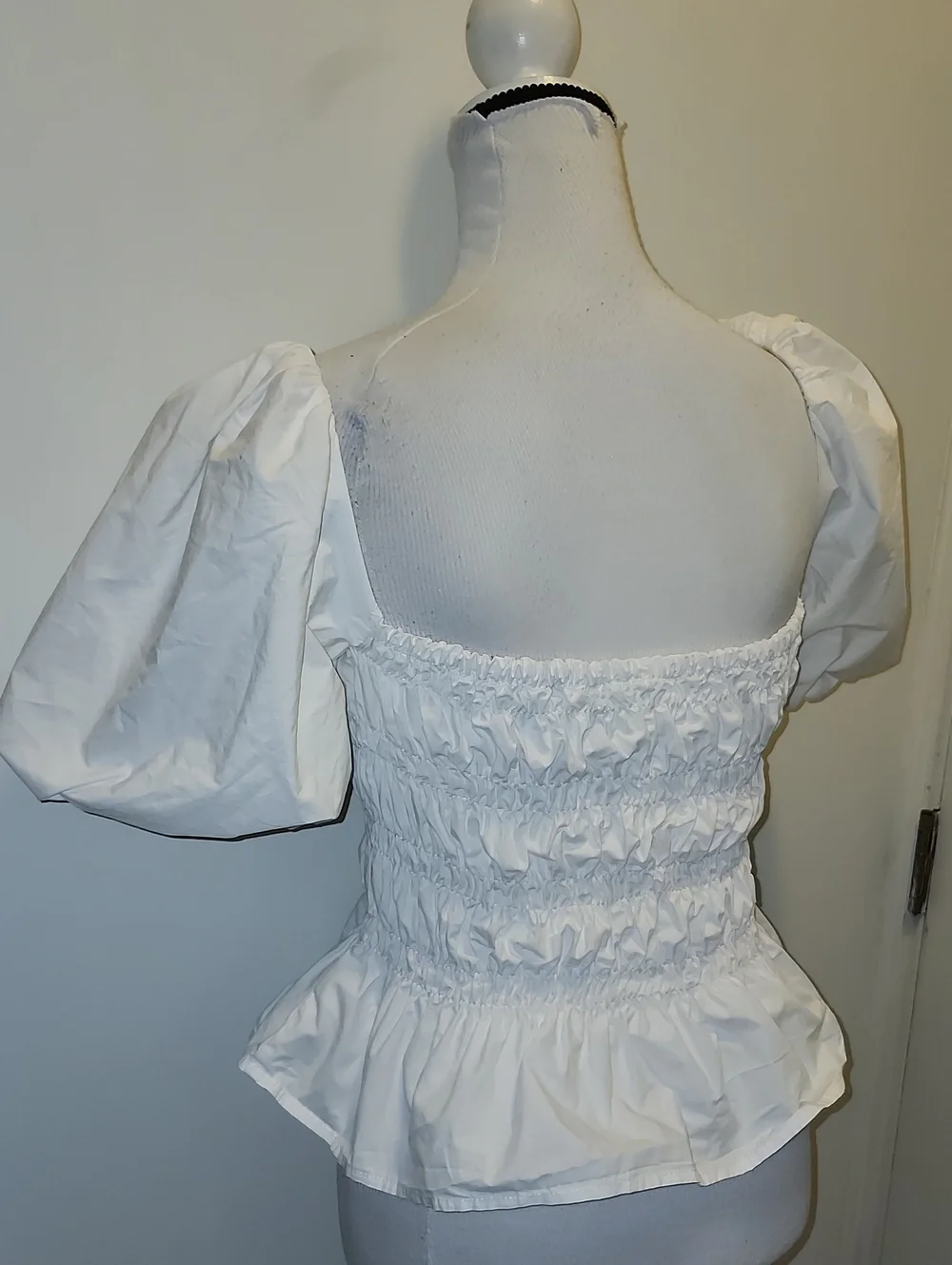 ASTR the label Savina white Smocked puff sleeve Boho Top Size Small Cotton